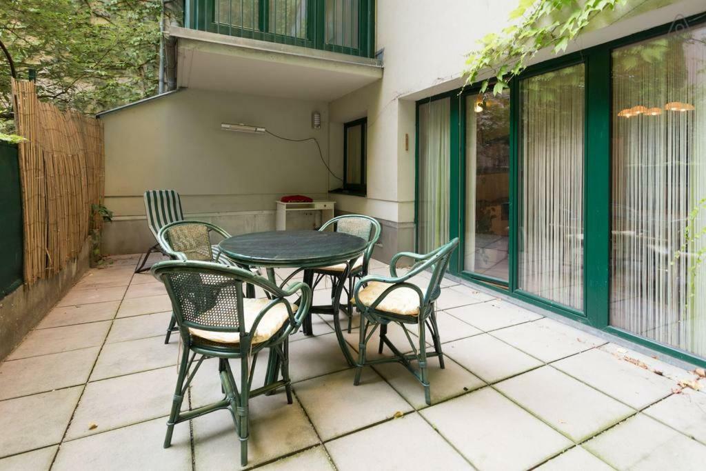 Relaxing Terrace In Lively Area Apartament