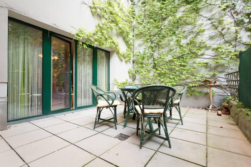 Relaxing Terrace In Lively Area Viena