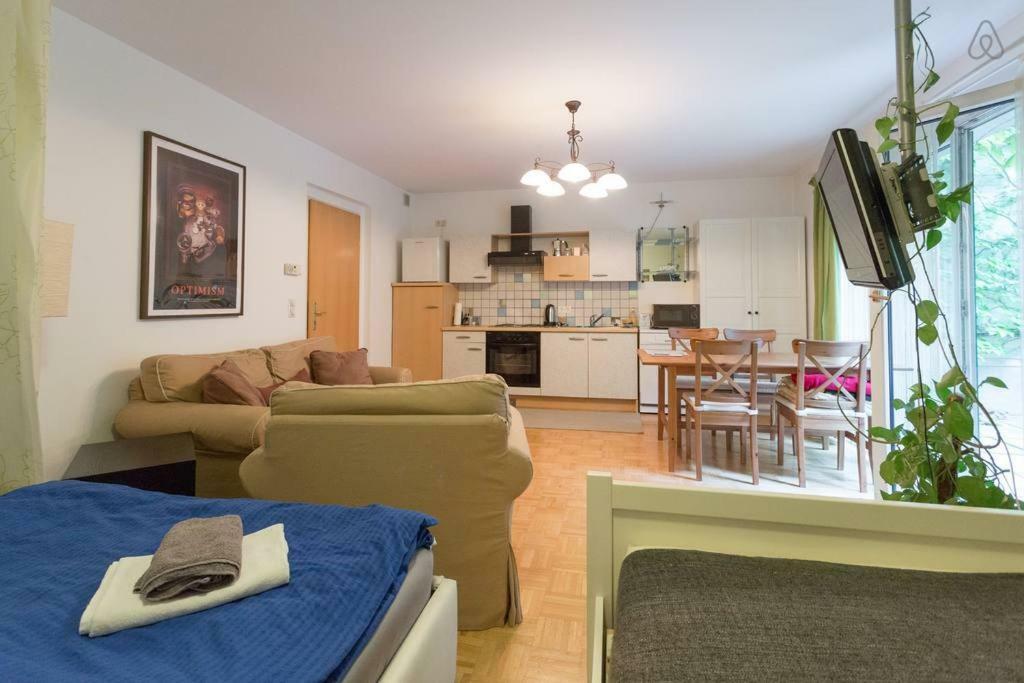 Relaxing Terrace In Lively Area Apartament Viena